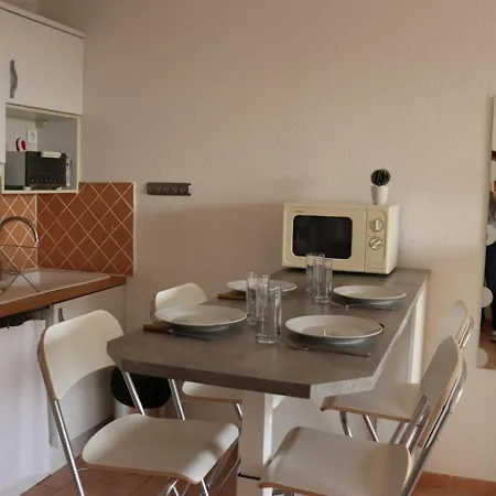 Studio-cabine Lumineux Avec Terrasse, Parking, Proche - Fr-1-100-119 * Cavalaire-sur-Mer