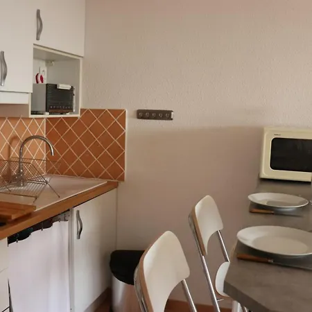 Studio-cabine Lumineux Avec Terrasse, Parking, Proche - Fr-1-100-119