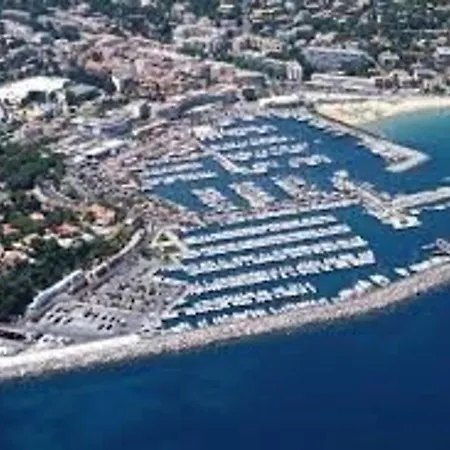 Apartament Studio-cabine Lumineux Avec Terrasse, Parking, Proche - Fr-1-100-119 Cavalaire-sur-Mer